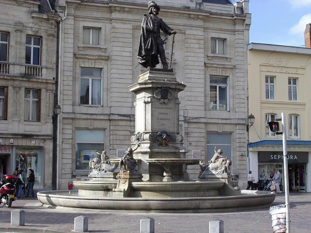 Budget Appart Avec Parking Au Centre-Ville Charleville-Mézières Dış mekan fotoğraf